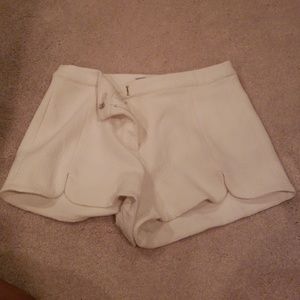 Scalloped Abeline White Shorts